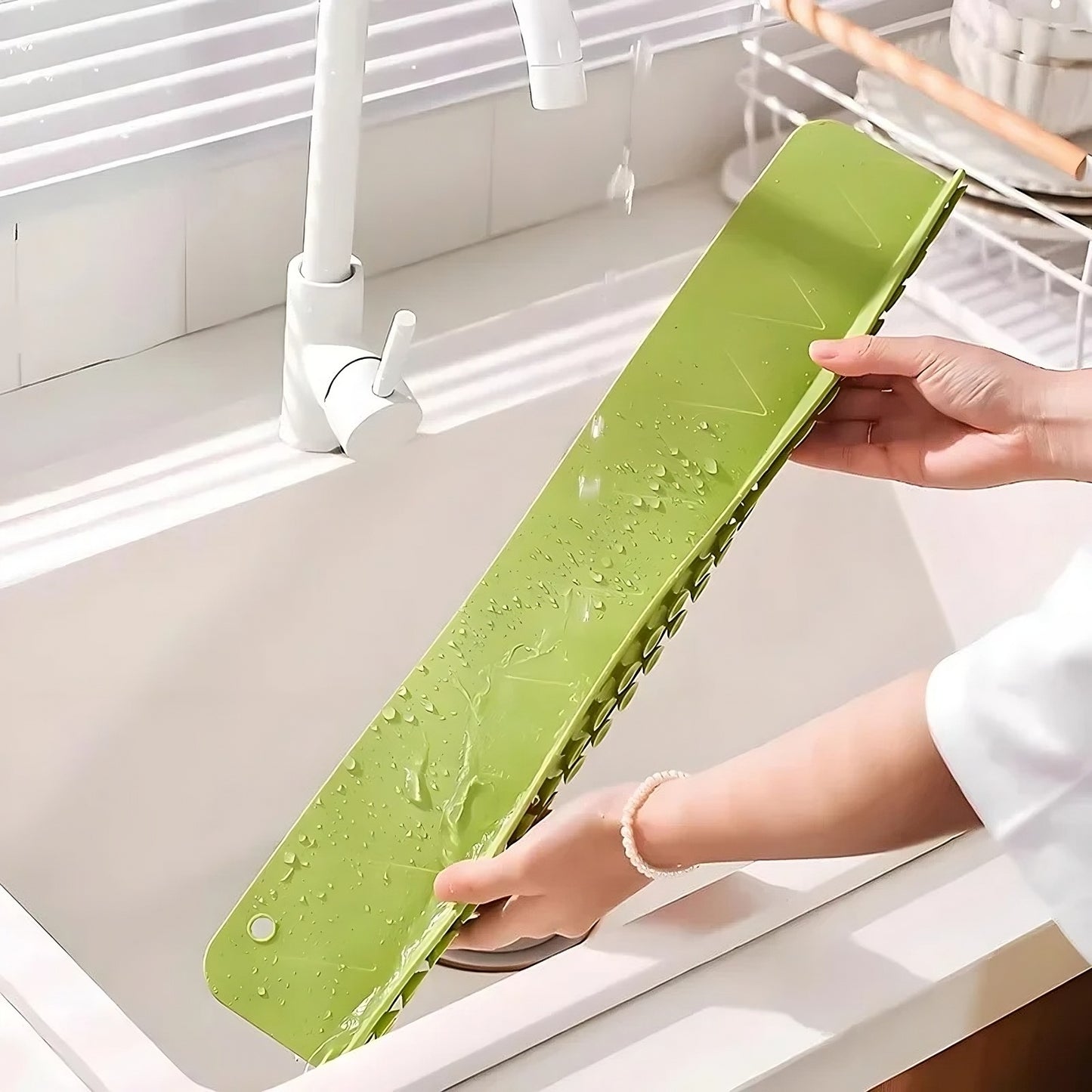 Silicone Kitchen Sink Splash Guard – Waterproof Faucet Mat & Drip Catcher for Countertop Protection